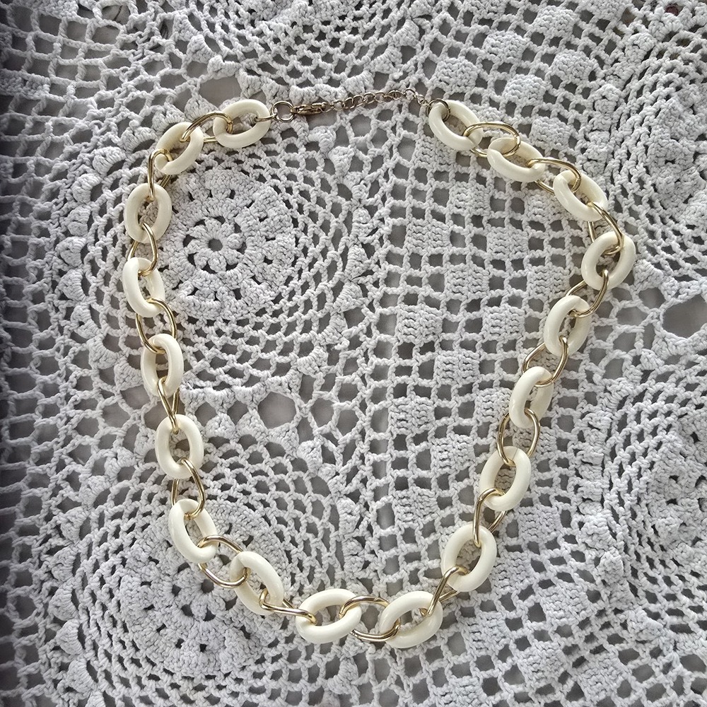 Vintage Style Chunky‎ Chain Necklace – Ivory & Gold – Coastal Chic